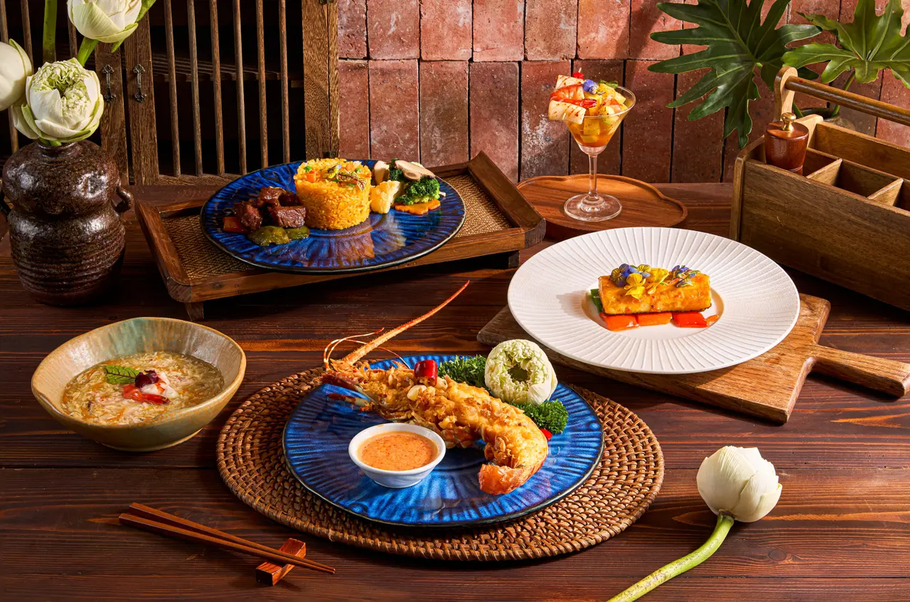 Set menu dishes: fried rice, cod and spring rolls on blue plates
